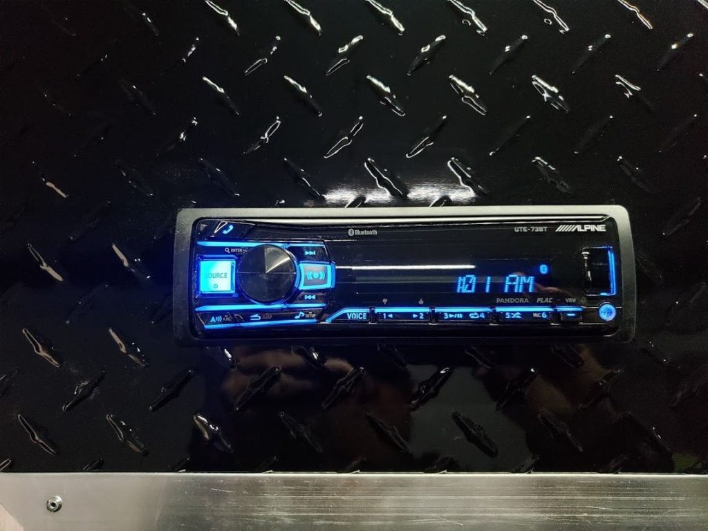 ALPINE Bluetooth Stereo (UTE73BT)